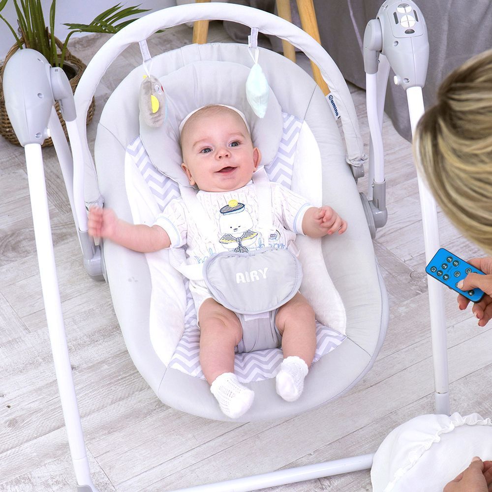 Шезлонг, качели и укачивающий центр. В чем отличие?