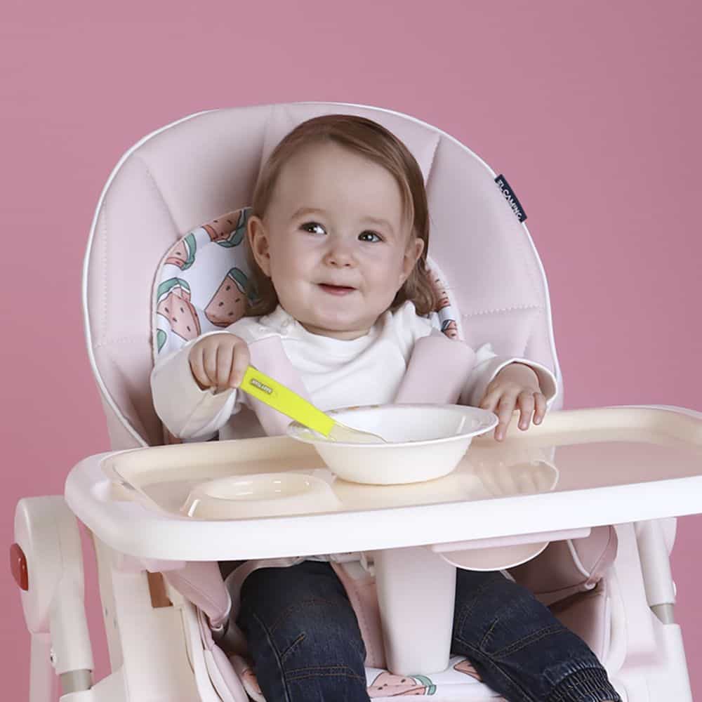 Стільчик для годування: необхідність чи ні?